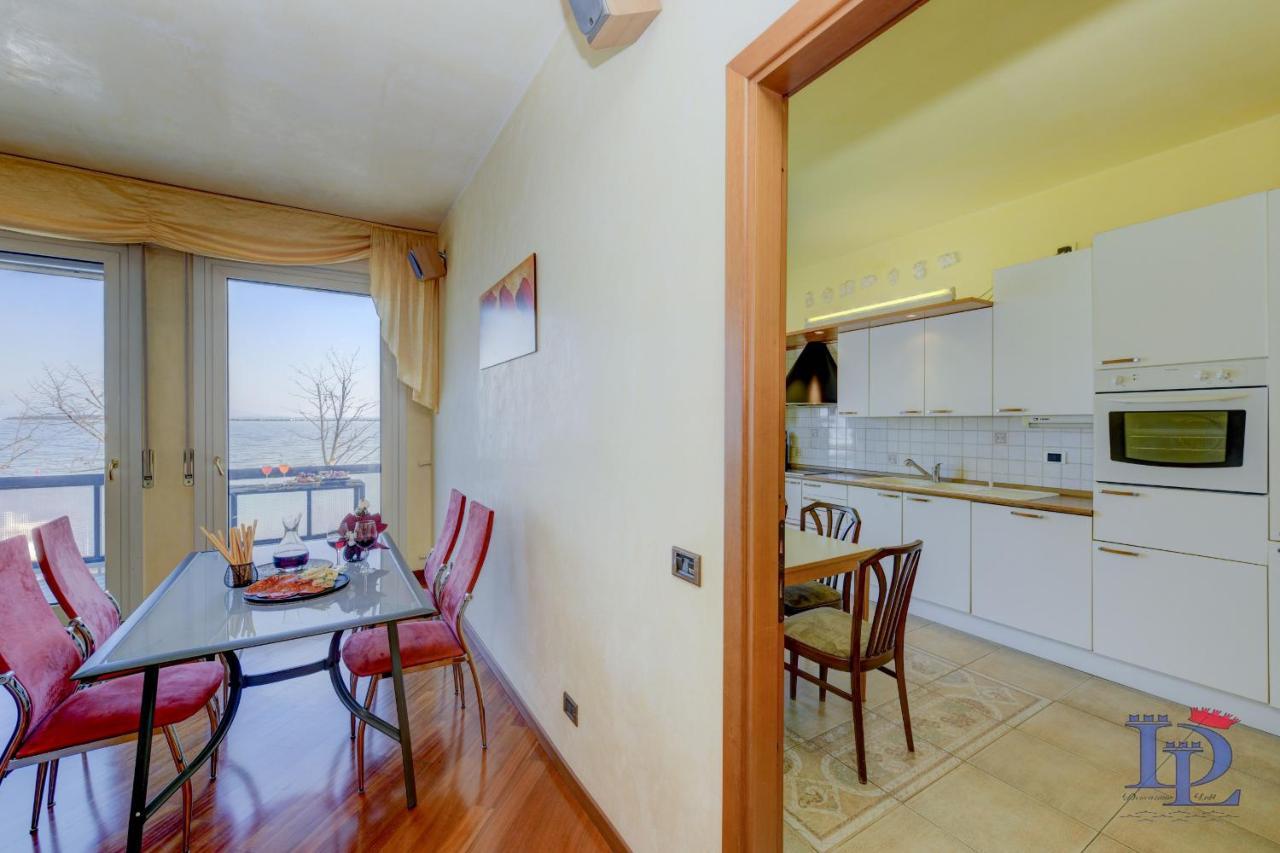 Desenzanoloft Official Partner Marriott Homes & Villas - Charming On The Lake Front Lake デセンツァーノ・デル・ガルダ エクステリア 写真