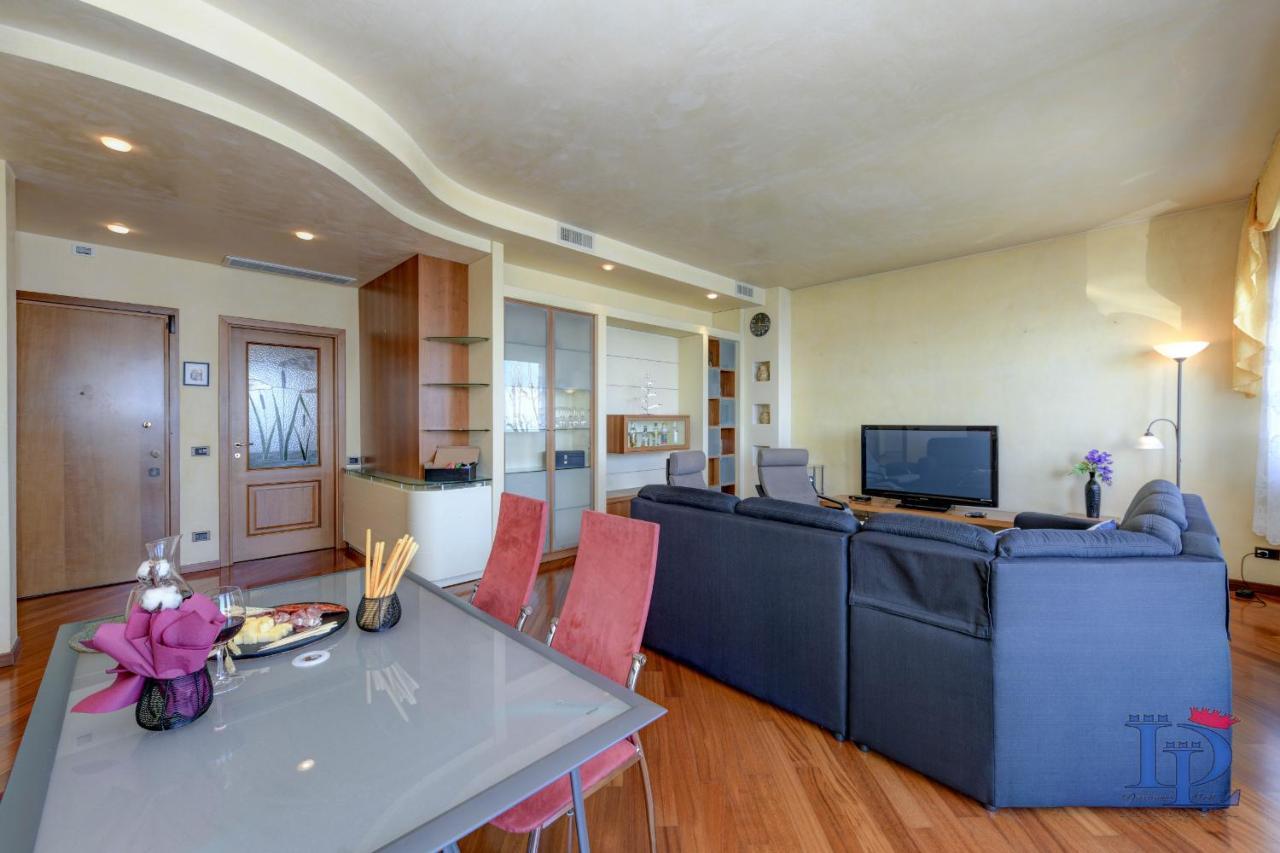 Desenzanoloft Official Partner Marriott Homes & Villas - Charming On The Lake Front Lake デセンツァーノ・デル・ガルダ エクステリア 写真