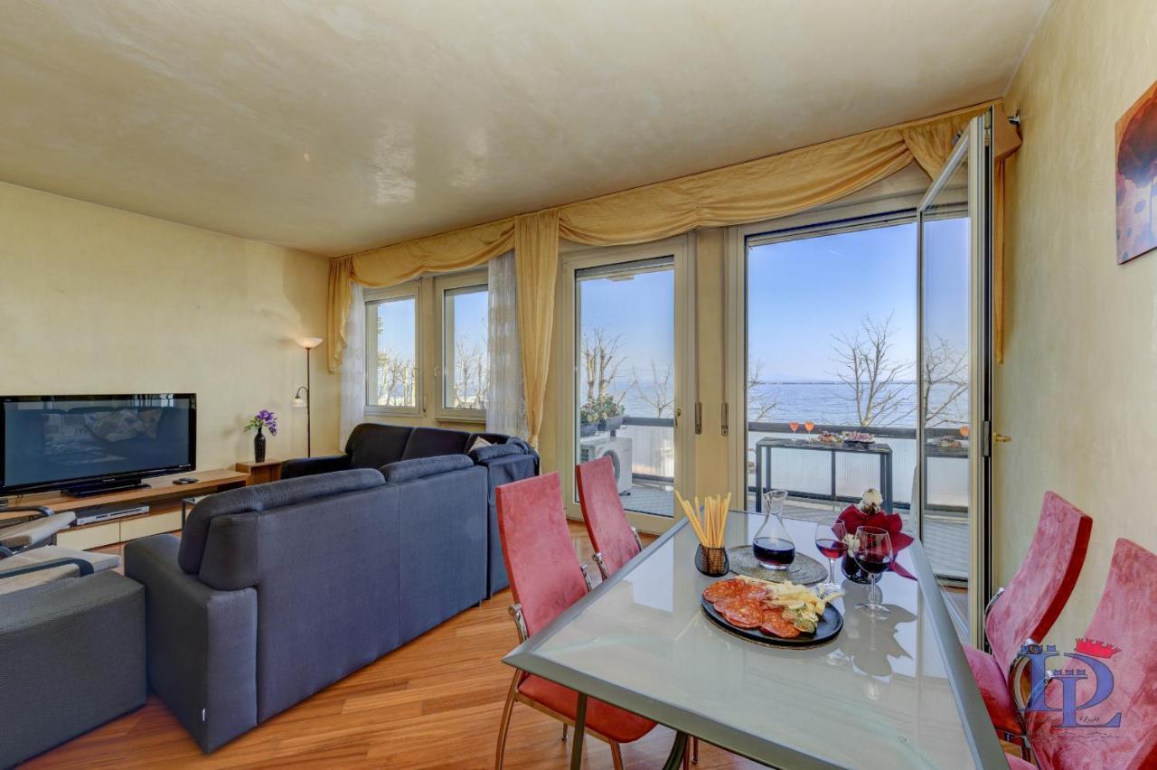 Desenzanoloft Official Partner Marriott Homes & Villas - Charming On The Lake Front Lake デセンツァーノ・デル・ガルダ エクステリア 写真