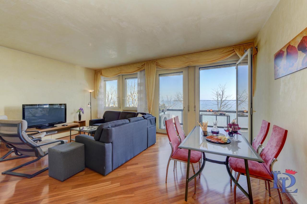 Desenzanoloft Official Partner Marriott Homes & Villas - Charming On The Lake Front Lake デセンツァーノ・デル・ガルダ エクステリア 写真